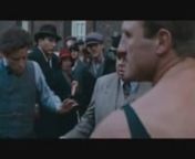 Un film de Gillian Armstrong, avec Catherine Zeta-Jones, Guy Pearce, Timothy SpallnDisponible en DVD/VOD. nVoir la fiche film : http://www.luminor.fr/#!au-dela-de-l-illusion/xpus5nn1926. Harry Houdini est le plus grand prestidigitateur au monde, attirant un public intrigué par ses tours de magie. Mais l&#39;homme derrière la légende est une âme torturée d&#39;avoir raté les derniers mots de sa mère mourante. Il est prêt à offrir une récompense de 10 000 &#36; à quiconque pourra le mettre en conta