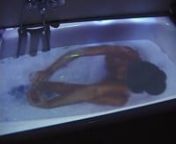 Video projection into a bathtub, 14:00 min (loop). German title: