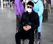 “Oye hatto peeche saare tum log…Ullu ke patthe”: Kapil Sharma LOSES HIS COOL  at paps for clicking him on a wheelchair at the airport  The happy-go-lucky and a jolly fellow, Kapil Sharma was not on his usual best yesterday. Comedian and actor Kapil Sharma lashed out at the paparazzi as they ran to him at the airport departure to get good shots. He angrily snapped at them and accused them of misbehaving. He exclaimed, “Tumlog badtameeziyaan karte ho”. This wasn’t all but the ace com