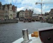 Une balade sur les canaux de Gand, d&#39;où la vue sur les nombreux monuments de la ville flamande est la meilleure.