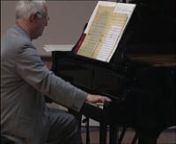 DEUTSCHnStille und Klang, sind das Erbe John Cages und die Elemente, aus denen Morton Feldman (1926-1987) seine dynamisch-statischen Klangteppiche knüpfte.nJohn Tilbury (*1936), seit 1979 ständiges Mitglied der legendären, britischen Improv-Gruppe AMM (mit Keith Rowe und Eddie Prevost), ist vor allem als herausragender Interpret zeitgenössischer Klavierwerke bekannt. Er ist ein Meister des leisen Klavierklanges und ein charismatischer Redner.nJohn Tilbury berichtete aus seiner intensiven Zus