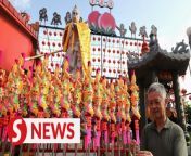 On the streets of the historic Chinese clan jetties in Weld Quay, George Town, Penang, many celebrants gathered on Saturday to welcome the arrival of the ninth day of the Chinese New Year, colloquially called the Hokkien New Year.&#60;br/&#62;&#60;br/&#62;WATCH MORE: https://thestartv.com/c/news&#60;br/&#62;SUBSCRIBE: https://cutt.ly/TheStar&#60;br/&#62;LIKE: https://fb.com/TheStarOnline