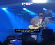 @Jonas Brothers performing “Hold On” at their Manila concert.&#60;br/&#62;&#60;br/&#62;#jonasbrothers #holdon #thetour &#60;br/&#62;&#60;br/&#62;Video: Nikko Tuazon&#60;br/&#62;&#60;br/&#62;Subscribe to our YouTube channel! https://www.youtube.com/@pep_tv&#60;br/&#62;&#60;br/&#62;Know the latest in showbiz at http://www.pep.ph&#60;br/&#62;&#60;br/&#62;Follow us! &#60;br/&#62;Instagram: https://www.instagram.com/pepalerts/ &#60;br/&#62;Facebook: https://www.facebook.com/PEPalerts &#60;br/&#62;Twitter: https://twitter.com/pepalerts&#60;br/&#62;&#60;br/&#62;Visit our DailyMotion channel! https://www.dailymotion.com/PEPalerts&#60;br/&#62;&#60;br/&#62;Join us on Viber: https://bit.ly/PEPonViber&#60;br/&#62;&#60;br/&#62;Watch us on Kumu: pep.ph