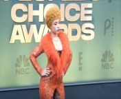 Eye-Catching Fashion , From the People’s Choice Awards.&#60;br/&#62;Eye-Catching Fashion , From the People’s Choice Awards.&#60;br/&#62;The People&#39;s Choice Awards took &#60;br/&#62;place on Feb. 18. CNN highlighted some &#60;br/&#62;of the night&#39;s most glamorous looks. .&#60;br/&#62;The People&#39;s Choice Awards took &#60;br/&#62;place on Feb. 18. CNN highlighted some &#60;br/&#62;of the night&#39;s most glamorous looks. .&#60;br/&#62;The People&#39;s Choice Awards took &#60;br/&#62;place on Feb. 18. CNN highlighted some &#60;br/&#62;of the night&#39;s most glamorous looks. .&#60;br/&#62;Laverne Cox wore a 1987 Thierry Mugler bustier, opera gloves and a Giuseppe Di Morabito skirt.&#60;br/&#62;Ice Spice rocked a burnt-orange Dolce &amp; Gabbana dress with a satin bra top and leopard-patterned tights underneath. .&#60;br/&#62;Heeled sandals and Le Vian jewelry rounded out the new artist of the year&#39;s look.&#60;br/&#62;Billie Eilish stayed true to her own style with baggy pants, big shoes, a sweater vest and tie. .&#60;br/&#62;The singer also won an award for TV performance &#60;br/&#62;of the year for her work in &#39;Swarm.&#39;.&#60;br/&#62;Kylie Minogue looked glamorous in an emerald green, strapless Raisa Vanessa gown paired with Christian Louboutin sandals.&#60;br/&#62;Later that evening, the Australian singer performed her hit song, &#92;