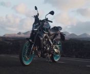 Yamaha MT-09 2024 changes its aesthetics in a very striking way, but it also includes very interesting new features in its technological equipment.&#60;br/&#62;&#60;br/&#62;Price of Yamaha MT-09: € 11,299&#60;br/&#62;&#60;br/&#62;Yamaha MT-09 2024 is an interesting evolution of the previous model.&#60;br/&#62;&#60;br/&#62;The Yamaha MT-09 leaves its controversial past image behind to embrace a new aesthetic that will leave no one indifferent. The bodywork is based on a philosophy called the 3D Riding concept, which focuses on providing the rider with greater freedom of movement.&#60;br/&#62;&#60;br/&#62;Another important element of the Yamaha MT-09&#39;s aesthetic that has changed in this evolution is the headlights; now a full LED setup in a redesigned cover, a more compact setup creating a more unified relationship with the fuel tank, and even inspired by the origins of the MT family with a fusion of the Naked and supermotard world. The optics have been improved, a dual-function projector type with a smaller and thinner compact diameter lens module without loss of wide and powerful beam. It also has two very attractive clear LED daytime running lights that give the whole a more compact look.&#60;br/&#62;&#60;br/&#62;At the rear we also see a redesigned LED pilot, where the position and brake lights have been separated to accommodate the new shape of the outer lens. To give the rear a more stylish appearance, the upper pilot lens is red and the lower pilot lens has a smoked surface.&#60;br/&#62;&#60;br/&#62;The tank has also been shaped differently to facilitate active and freer riding while maintaining sharp aesthetics. Additionally, a new manufacturing method was used through compression molding, so the result was more angular and had more defined edges.&#60;br/&#62;&#60;br/&#62;The three-cylinder CP3 engine of the Yamaha MT-09 is one of its key features, now adapted to the regulatory evolution of Euro 5+. This change is noticeable above all at high speeds and revs, thanks to the new acoustic amplifier grille in the upper part of the motorcycle, so the rider feels it much more.&#60;br/&#62;&#60;br/&#62;The ergonomics of the 2024 Yamaha MT-09 also receives changes. The ergonomic triangle has been modified to redefine the riding position, thus allowing different riding styles, increasing comfort in addition to the greater freedom of movement mentioned above.&#60;br/&#62;&#60;br/&#62;The seat is now separated to separate the movements of the passenger and the rider, improving the overall front-center position, rider agility and even the overall design of the motorcycle.&#60;br/&#62;&#60;br/&#62;Among its equipment we must highlight the installation of a USB-C charging port under the seat.&#60;br/&#62;&#60;br/&#62;Braking has also been significantly improved, thanks to the installation of the new Brembo radial pump. The adjustable clutch lever has been newly designed to provide more control for adjusting the clutch.&#60;br/&#62;&#60;br/&#62;Source: https://www.motorbikemag.es/ficha-tecnica/yamaha-mt-09-2024/