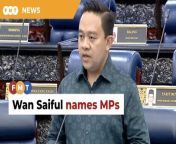 Bersatu’s Tasek Gelugor MP Wan Saiful Wan Jan says the MPs should be punished for offers that were ‘tantamount to contempt’ of the House.&#60;br/&#62;&#60;br/&#62;&#60;br/&#62;Read More: &#60;br/&#62;https://www.freemalaysiatoday.com/category/nation/2024/03/21/wan-saiful-names-mps-who-attempted-to-influence-his-support/&#60;br/&#62;&#60;br/&#62;Laporan Lanjut: &#60;br/&#62;https://www.freemalaysiatoday.com/category/bahasa/tempatan/2024/03/21/wan-saiful-dedah-ahli-parlimen-cuba-pengaruhi-sokongan-pm/&#60;br/&#62;&#60;br/&#62;&#60;br/&#62;Free Malaysia Today is an independent, bi-lingual news portal with a focus on Malaysian current affairs.&#60;br/&#62;&#60;br/&#62;Subscribe to our channel - http://bit.ly/2Qo08ry&#60;br/&#62;------------------------------------------------------------------------------------------------------------------------------------------------------&#60;br/&#62;Check us out at https://www.freemalaysiatoday.com&#60;br/&#62;Follow FMT on Facebook: https://bit.ly/49JJoo5&#60;br/&#62;Follow FMT on Dailymotion: https://bit.ly/2WGITHM&#60;br/&#62;Follow FMT on X: https://bit.ly/48zARSW &#60;br/&#62;Follow FMT on Instagram: https://bit.ly/48Cq76h&#60;br/&#62;Follow FMT on TikTok : https://bit.ly/3uKuQFp&#60;br/&#62;Follow FMT Berita on TikTok: https://bit.ly/48vpnQG &#60;br/&#62;Follow FMT Telegram - https://bit.ly/42VyzMX&#60;br/&#62;Follow FMT LinkedIn - https://bit.ly/42YytEb&#60;br/&#62;Follow FMT Lifestyle on Instagram: https://bit.ly/42WrsUj&#60;br/&#62;Follow FMT on WhatsApp: https://bit.ly/49GMbxW &#60;br/&#62;------------------------------------------------------------------------------------------------------------------------------------------------------&#60;br/&#62;Download FMT News App:&#60;br/&#62;Google Play – http://bit.ly/2YSuV46&#60;br/&#62;App Store – https://apple.co/2HNH7gZ&#60;br/&#62;Huawei AppGallery - https://bit.ly/2D2OpNP&#60;br/&#62;&#60;br/&#62;#FMTNews #WanSaifulWanJan #InfluenceSupport #UnityGovernment