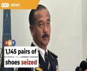 Inspector-General of Police Razarudin Husain says the shoes were seized from shops in Kuala Lumpur, Johor, Penang and Kedah.&#60;br/&#62;&#60;br/&#62;Read More: https://www.freemalaysiatoday.com/category/nation/2024/04/08/1145-pairs-of-shoes-seized-from-verns-shops/ &#60;br/&#62;&#60;br/&#62;Laporan Lanjut: https://www.freemalaysiatoday.com/category/bahasa/tempatan/2024/04/08/1145-pasang-kasut-dirampas-dari-cawangan-verns/&#60;br/&#62;&#60;br/&#62;Free Malaysia Today is an independent, bi-lingual news portal with a focus on Malaysian current affairs.&#60;br/&#62;&#60;br/&#62;Subscribe to our channel - http://bit.ly/2Qo08ry&#60;br/&#62;------------------------------------------------------------------------------------------------------------------------------------------------------&#60;br/&#62;Check us out at https://www.freemalaysiatoday.com&#60;br/&#62;Follow FMT on Facebook: https://bit.ly/49JJoo5&#60;br/&#62;Follow FMT on Dailymotion: https://bit.ly/2WGITHM&#60;br/&#62;Follow FMT on X: https://bit.ly/48zARSW &#60;br/&#62;Follow FMT on Instagram: https://bit.ly/48Cq76h&#60;br/&#62;Follow FMT on TikTok : https://bit.ly/3uKuQFp&#60;br/&#62;Follow FMT Berita on TikTok: https://bit.ly/48vpnQG &#60;br/&#62;Follow FMT Telegram - https://bit.ly/42VyzMX&#60;br/&#62;Follow FMT LinkedIn - https://bit.ly/42YytEb&#60;br/&#62;Follow FMT Lifestyle on Instagram: https://bit.ly/42WrsUj&#60;br/&#62;Follow FMT on WhatsApp: https://bit.ly/49GMbxW &#60;br/&#62;------------------------------------------------------------------------------------------------------------------------------------------------------&#60;br/&#62;Download FMT News App:&#60;br/&#62;Google Play – http://bit.ly/2YSuV46&#60;br/&#62;App Store – https://apple.co/2HNH7gZ&#60;br/&#62;Huawei AppGallery - https://bit.ly/2D2OpNP&#60;br/&#62;&#60;br/&#62;#FMTNews #RazarudinHusain #seized #shoeslogo #Verns