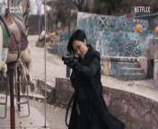 Su-in (Jeon So-nee) and Kang-woo (Koo Kyo-hwan) head to an abandoned amusement park where they meet a police detective. Moments later, Jun-kyung (Lee Jung-hyun) arrives, and a chase ensues.&#60;br/&#62;&#60;br/&#62;Watch Parasyte: The Grey on Netflix: https://www.netflix.com/title/81194158&#60;br/&#62;&#60;br/&#62;Subscribe to Netflix K-Content: https://bit.ly/2IiIXqV&#60;br/&#62;Follow Netflix K-Content on Instagram, Twitter, and Tiktok: @netflixkcontent&#60;br/&#62;&#60;br/&#62;#Parasyte_TheGrey #JeonSonee #KooKyohwan #LeeJunghyun #Netflix #Kdrama&#60;br/&#62;&#60;br/&#62;ABOUT NETFLIX K-CONTENT&#60;br/&#62;&#60;br/&#62;Netflix K-Content is the channel that takes you deeper into all types of Netflix Korean Content you LOVE. Whether you’re in the mood for some fun with the stars, want to relive your favorite moments, need help deciding what to watch next based on your personal taste, or commiserate with like-minded fans, you’re in the right place.