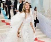 Gisele Bundchen has declared her first ever Vogue cover shoot changed fashion because it ushered out the &#92;