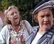 Hyacinth volunteers to take some senior citizens to the seaside for the day. With Elizabeth in tow and Richard driving the minibus, Hyacinth is all set. Until, however, she finds out she will be escorting a travel sick Mrs. Lomax and a romantic Signor Farini.