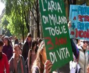 Milano, corteo Fridays for Future from tuesday and friday song