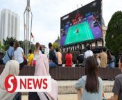 Malaysians gathered at the giant screen viewing event at Dataran Merdeka in Kuala Lumpur to watch the Thomas Cup semi-final tie between Malaysia and China on Saturday (May 4). China eventually beat Malaysia 3-1 to contest the final against Indonesia.&#60;br/&#62;&#60;br/&#62;WATCH MORE: https://thestartv.com/c/news&#60;br/&#62;SUBSCRIBE: https://cutt.ly/TheStar&#60;br/&#62;LIKE: https://fb.com/TheStarOnline