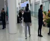In this touching video, a family happily reunites at the airport after months of separation. The scene is heartwarming as the toddlers eagerly run to their daddy, calling out &#92;