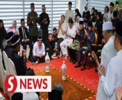 The late Tun Abdul Taib Mahmud has been laid to rest at the family cemetery at his private residence in Demak Jaya, Kuching, Sarawak. &#60;br/&#62;&#60;br/&#62;Read more at https://shorturl.at/tAOQY&#60;br/&#62;&#60;br/&#62;WATCH MORE: https://thestartv.com/c/news&#60;br/&#62;SUBSCRIBE: https://cutt.ly/TheStar&#60;br/&#62;LIKE: https://fb.com/TheStarOnline
