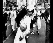 VJ Day ‘Kiss’ photo stays on display despite memo that would’ve banned it&#60;br/&#62;