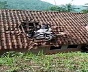motorbike on the roof. How come?&#60;br/&#62; 2 elementary school students learning to motorbike, crashed into the roof of a house