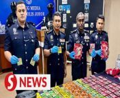 Johor police chief Comm M. Kumar on Sunday (April 7) said the police had crippled a drug distribution syndicate in Johor Baru, seizing RM2.2mil worth of illicit substances and arresting four people in two separate raids.&#60;br/&#62;&#60;br/&#62;Read more at https://tinyurl.com/2h5cnm6k &#60;br/&#62;&#60;br/&#62;WATCH MORE: https://thestartv.com/c/news&#60;br/&#62;SUBSCRIBE: https://cutt.ly/TheStar&#60;br/&#62;LIKE: https://fb.com/TheStarOnline
