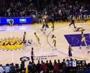 Steph Curry delivers an incredible assist past three Lakers for Klay Thompson to score an easy layup