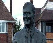 Statue of David Amess unveiled on Southend seafront in honour of murdered MPPA