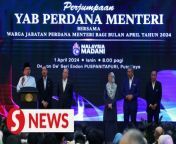 Civil servants will get RM500 as special financial assistance in conjunction with Hari Raya Aidilfitri, announces Prime Minister Datuk Seri Anwar Ibrahim. &#60;br/&#62;&#60;br/&#62;Those eligible for the special financial aid are civil servants of Grade 56 and below. &#60;br/&#62;&#60;br/&#62;Read more at https://shorturl.at/kxEHZ&#60;br/&#62;&#60;br/&#62;WATCH MORE: https://thestartv.com/c/news&#60;br/&#62;SUBSCRIBE: https://cutt.ly/TheStar&#60;br/&#62;LIKE: https://fb.com/TheStarOnline&#60;br/&#62;